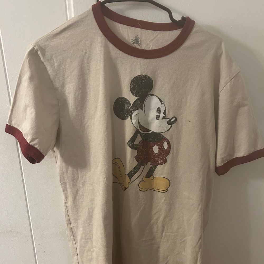 Disneyland, Mickey Mouse shirt